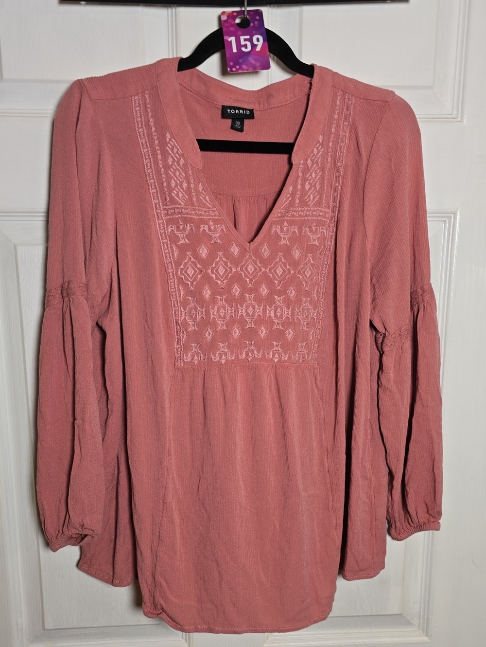 159 torrid 00 M Medium L Large Dusty Rose Embroidered Aztec V-Neck Tunic